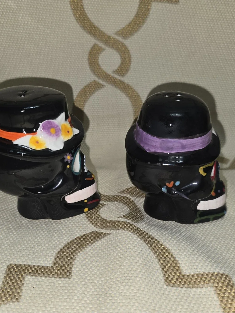 Halloween Skull Salt and Pepper Shakers Day Of Dead Black Skull With Hats New